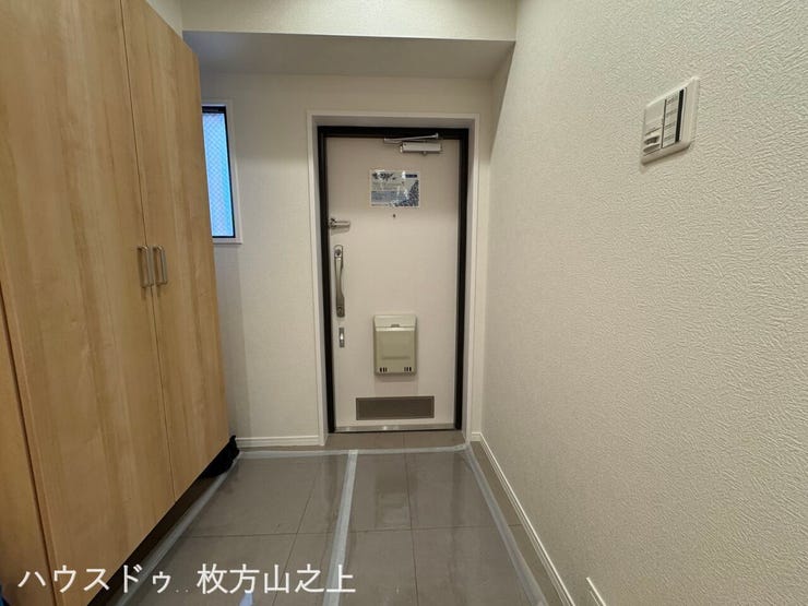 収納充実のすっきり玄関