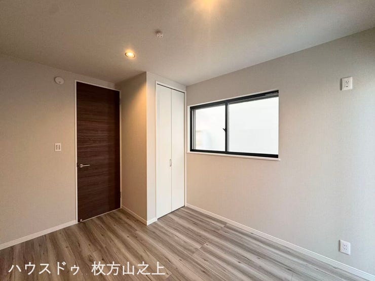 ンプルな間取りで、家具のレイアウトがしやすい洋室です。