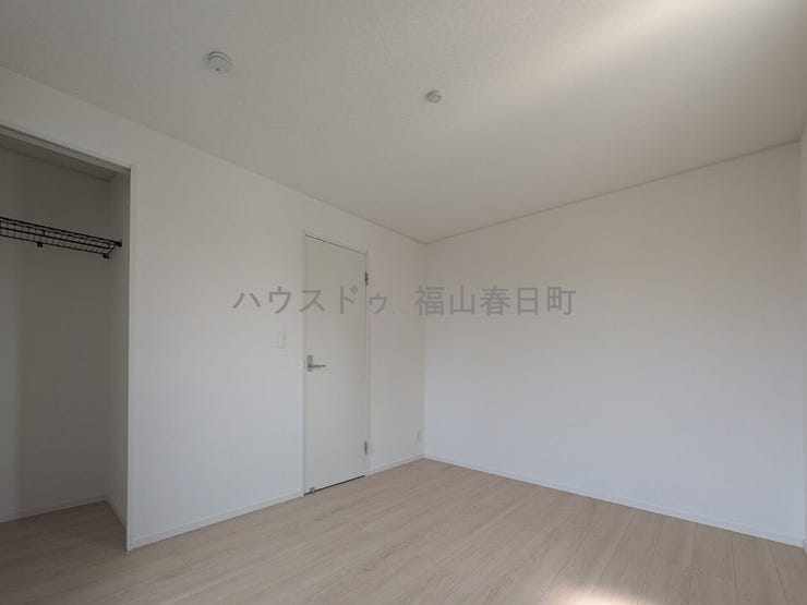 約6畳の洋室。主寝室としてはもちろん、ベビーベッドやデスクも置けるため、子育て世帯にもおすすめです。
