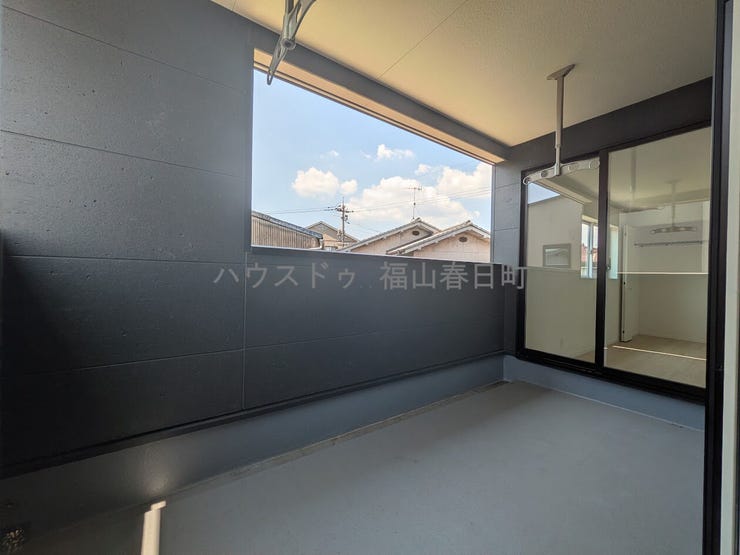 陽当たり良好。洗濯物やお布団もたっぷり干せるワイドバルコニー。