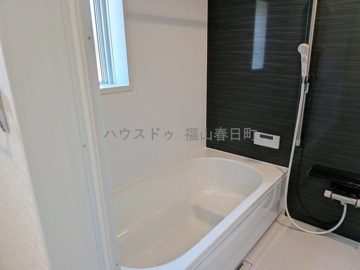 一日の疲れを洗い流し、心身を解放する、静かで贅沢な時間を提供します。
浴室換気乾燥機付き
雨の日の洗濯物も浴室で乾燥。