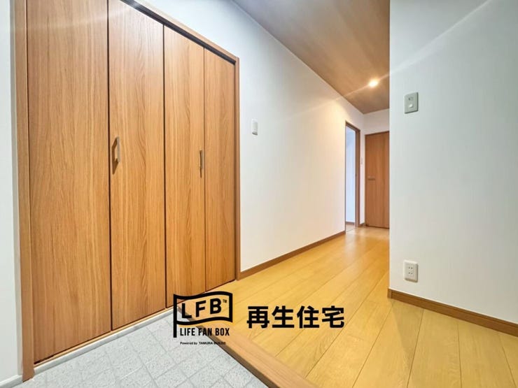 大型の玄関収納付きです♪