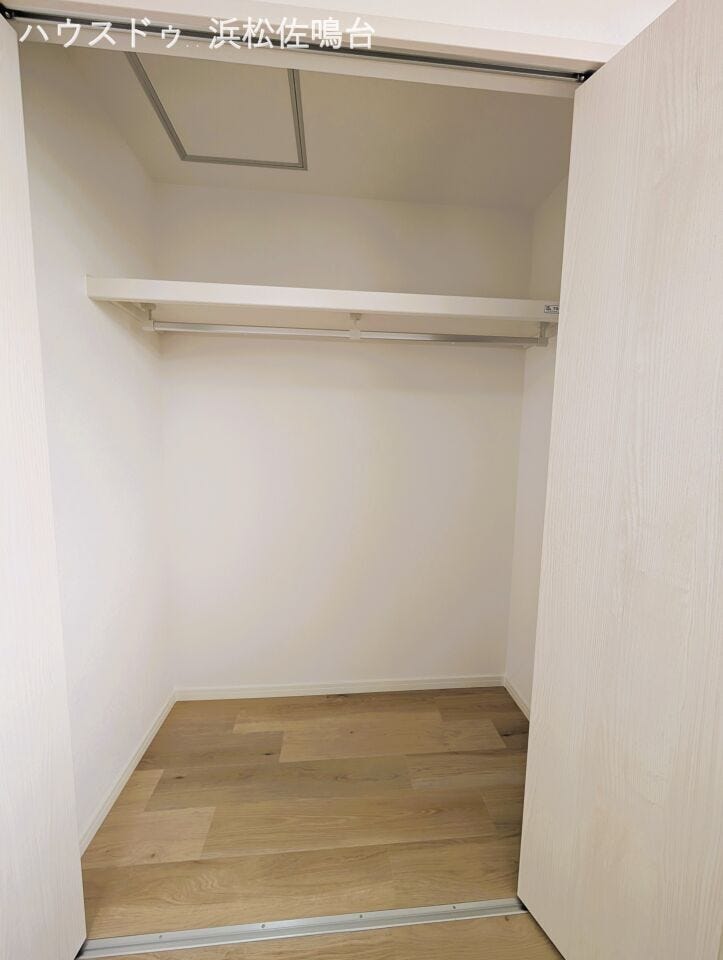 内部まで新品リフォームされた収納!