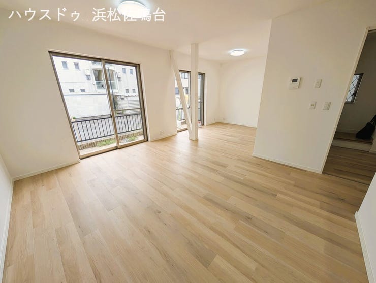 南側に2面の大きな掃き出し窓のあるLDK!リフォーム済♪