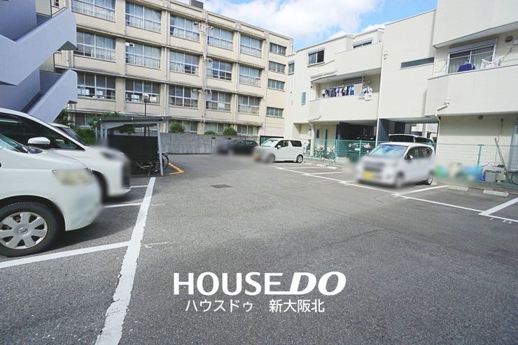 ■平面駐車場は高さ制限に悩む心配もないく、機械式のように出庫までの時間もかからない為とても便利ですよ!
■駐車場の空き状況は常に変動していますので最新の空き状況をお調べいたします!