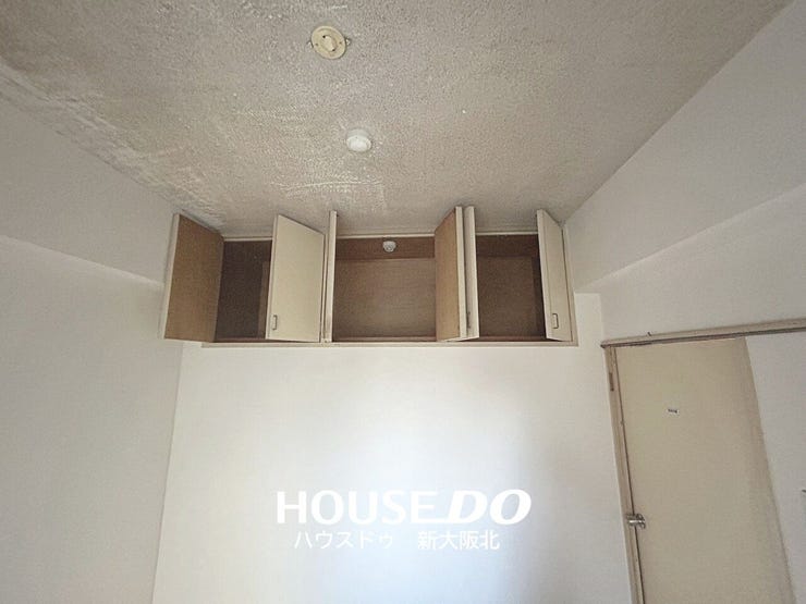 ■洋室にも収納棚がございます!
■季節家電などもスッキリ収納できそうですね!
■造り付けの収納は地震の揺れで倒れる心配がないので、防災面でも安心です◎
