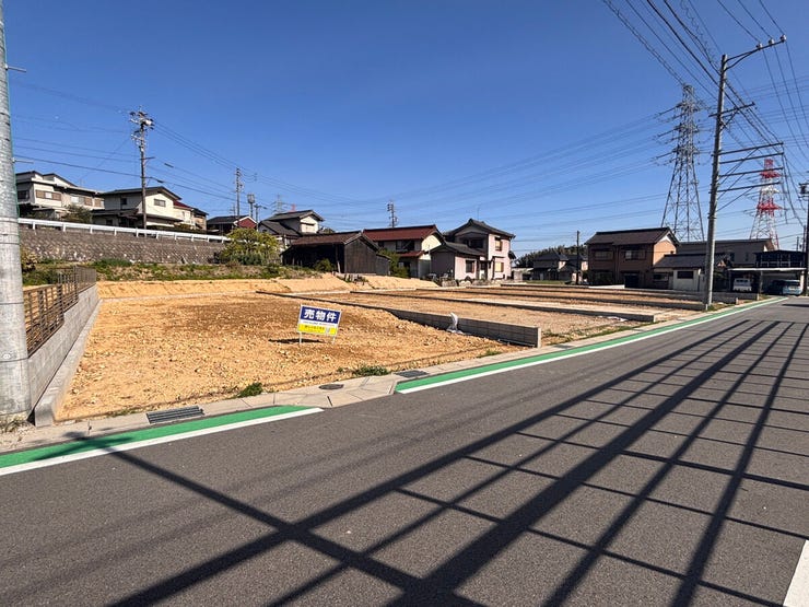 隣地との間隔を保てるゆとりの隣地距離
敷地面積が広いため、隣家との距離を十分にとることができ、プライバシーと通風・採光を確保しやすくなっています。