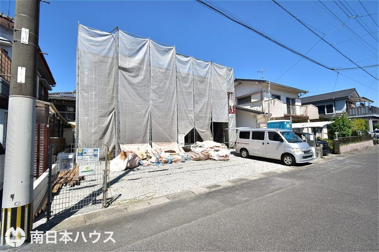 田上台３丁目 新築戸建 【外観】令和8年8月30日　撮影
道路との接道幅が約13ｍと広く並列駐車5台分確保できます♪