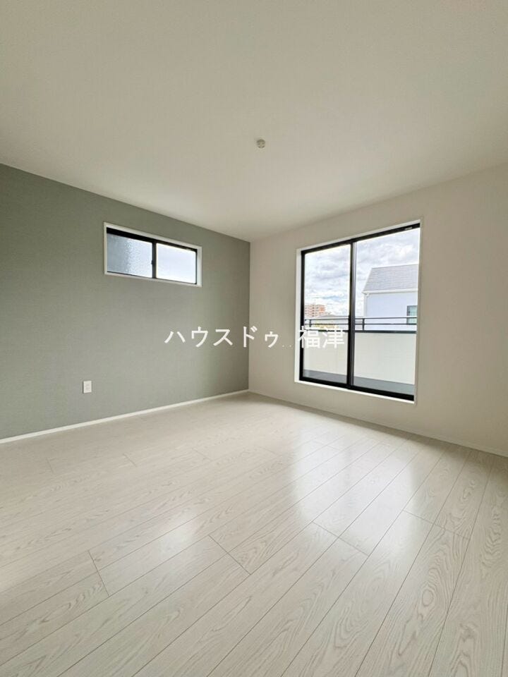 約7.5帖の洋室です♪
ウォークインクローゼットを完備!
《福津市花見の里3丁目 新築戸建》