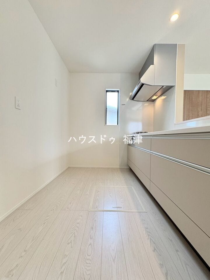 ゆとりのあるキッチンスペースは
ご家族とのコミュニケーションも増えそうです。
《福津市花見の里3丁目 新築戸建》