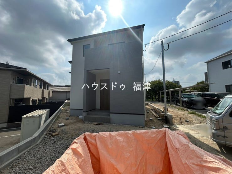 全2棟販売中♪
各棟でそれぞれ間取りや動線に特徴があり、
ご家族構成や将来設計に合わせてお選びいただけます。
《福津市花見の里3丁目 新築戸建》