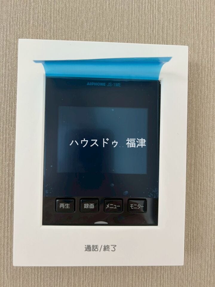 来訪者を映像で確認できるモニター付きインターホン。
室内から対応できるため、
不在時や防犯面の配慮にもつながります。
《福津市花見の里3丁目 新築戸建》
