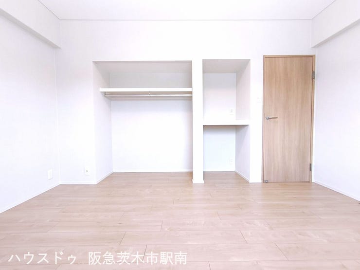 ルーフバルコニー側の洋室