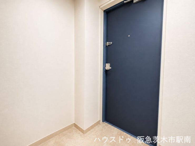 来訪者を迎える清潔感のある玄関(※イメージ画像処理)
