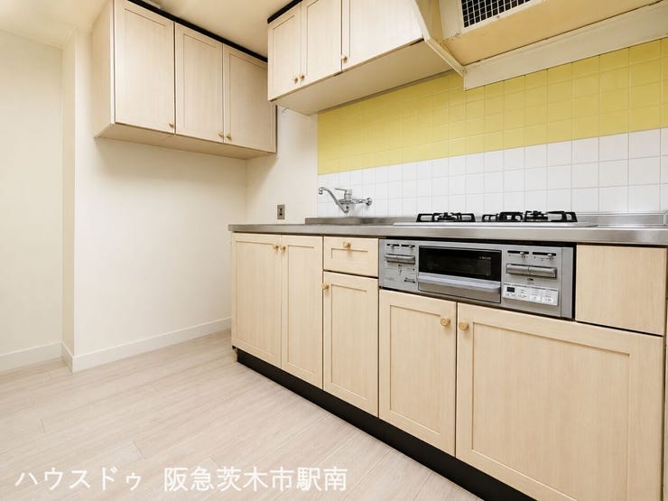 収納豊富で使い勝手の良いキッチン(※イメージ画像処理) (2)