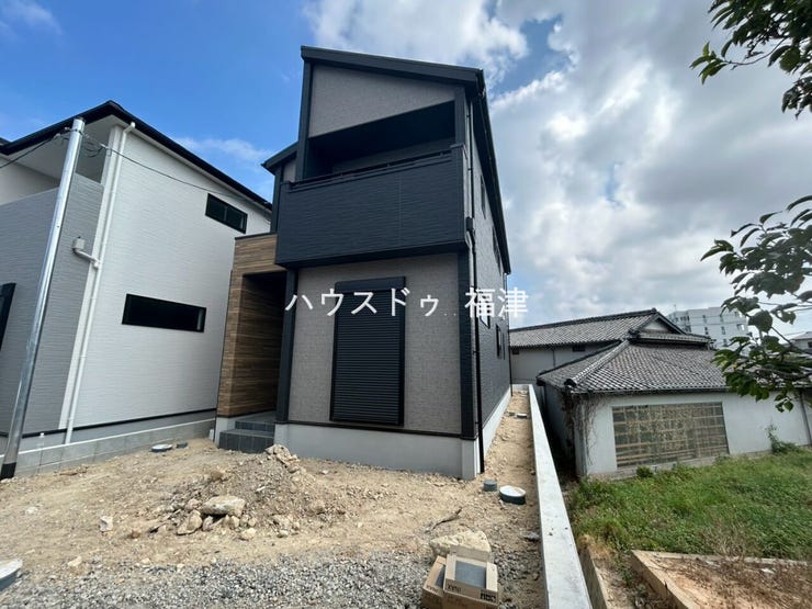 全2棟販売中♪
各棟でそれぞれ間取りや動線に特徴があり、
ご家族構成や将来設計に合わせてお選びいただけます。
《福津市花見の里3丁目 新築戸建》