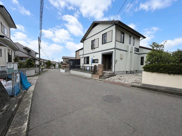 前面道路は6.3m。お車の出し入れもし易そうですね♪