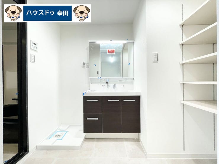 可動棚付き
タオルや洗剤の収納に。