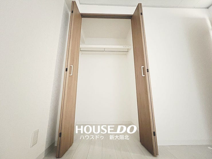 ■大容量のクローゼット!
■お洋服はもちろん、小物や季節家電も収納できてお部屋がスッキリと片付きます!
■造り付けのクローゼットは地震の揺れで倒れる心配がなく、防災面でも安心です!