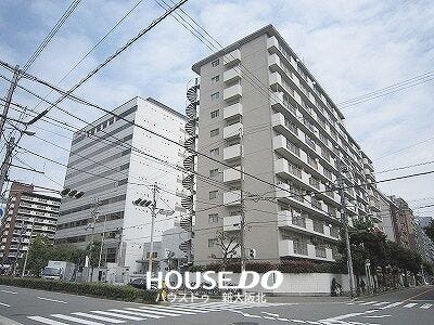 ■堂々とした佇まいが印象的な「新大阪ホワイトハイツ」
■角地に位置し、開放感があり、存在感のあるマンションです。