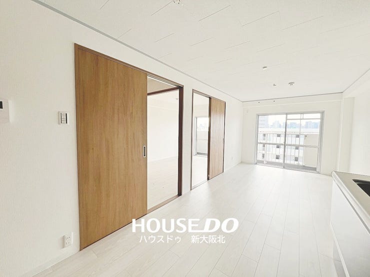 ■隣接するお部屋との間には段差がないため、つまずく心配がなくお子さまはもちろん、いくつになっても安心してお住まいいただけます!