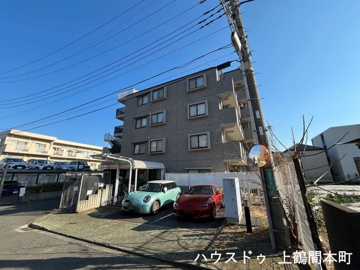 【外観】
街に調和する、品のあるマンション外観