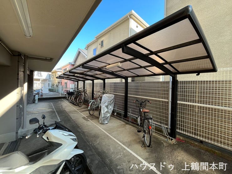 敷地内に自転車置き場を完備。通勤・通学や日々のお買い物など、自転車を利用する生活にも便利な設備です。