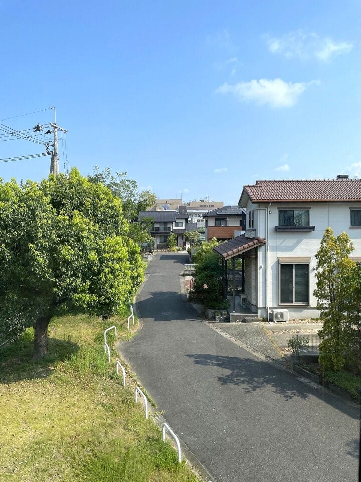 ホール窓から見える風景