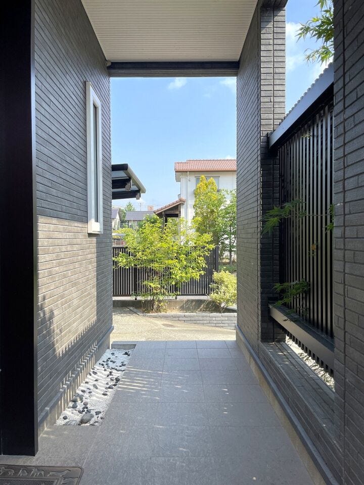 玄関ポーチからの風景
