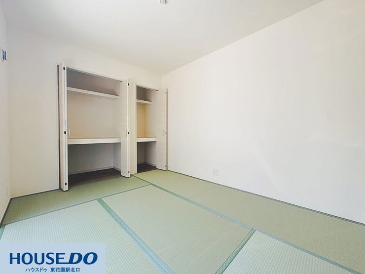 大容量のクローゼットを備えた使い勝手の良い和室です!布団や季節ものの衣類、生活用品などをすっきりと仕分けて収納できます♪畳の温かみを感じながら、居間や寝室など多目的に活用できます☆