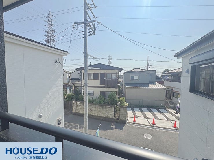 バルコニーからのすっきりとした眺望です!周辺は落ち着いた住宅街で、日差しを遮る大きな建物がなく心地よい風が通り抜けます♪開放感あふれる景色で、毎朝の気分転換にもぴったりです☆