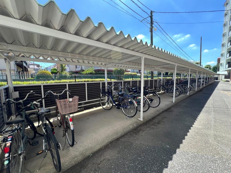 ◇屋根付きの駐輪場で雨の日でも安心♪