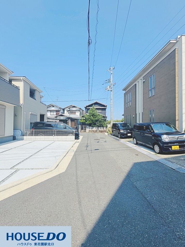車通りが少なく安心の前面道路!
落ち着いた交通量でお子さまの通学や歩行時も安心♪周辺環境とのバランスが良く、穏やかな暮らしが叶います☆