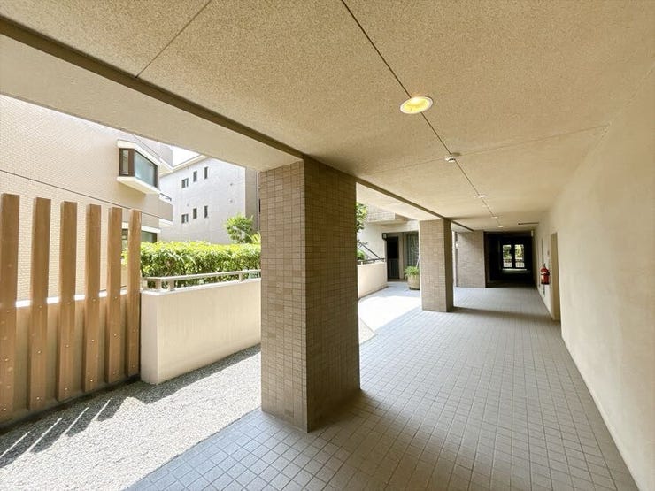 エントランスもきれいに管理されております。