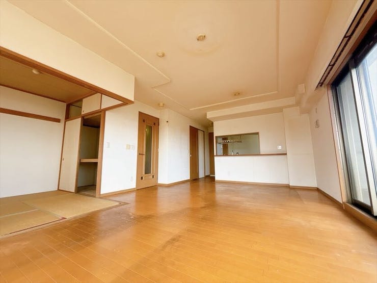 優しい色合いの室内です。
統一感があり、空間がより広く感じられます。