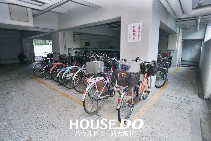 ■屋内の駐輪場!雨が降っても大事な自転車が傷みにくくいいですね!