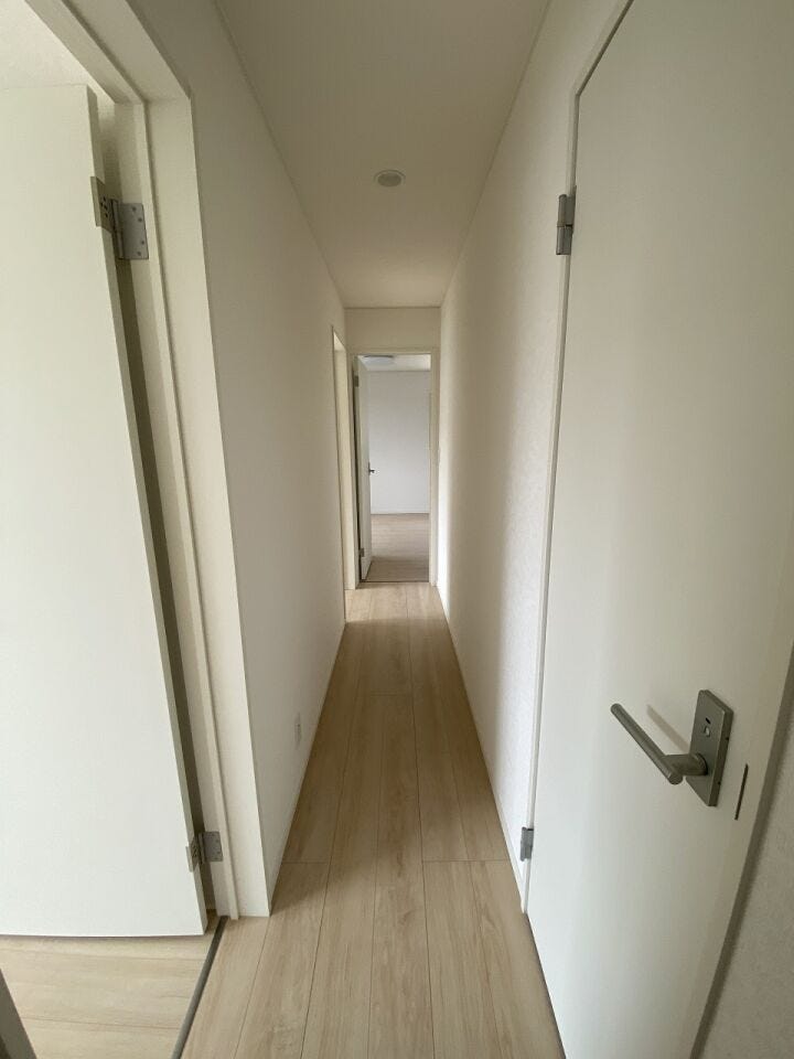 各居室へとつながる廊下♪家族が快適に移動できる動線が確保されており、暮らしやすさを感じられる住まいです♪