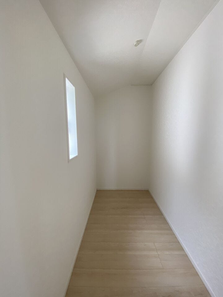 家族一人ひとりの大切なプライベート空間。趣味・感性で個性的に飾って頂けるようシンプルに仕上げてあります。収納をしっかり確保しているので、空間にさらなるゆとりが生まれます♪