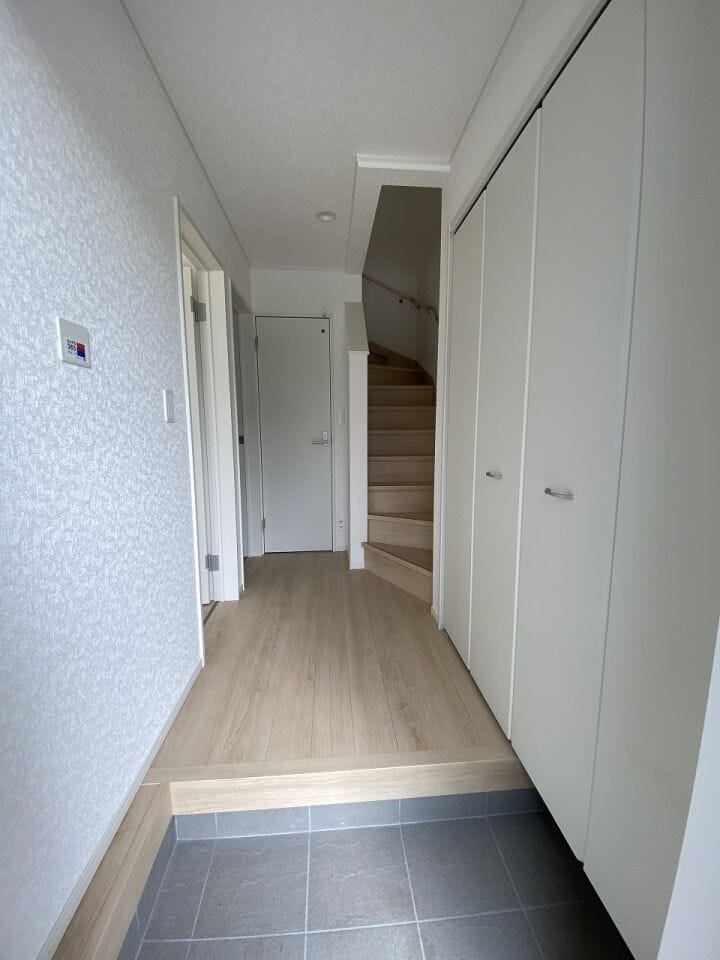 あたたかな空間に包まれた玄関が疲れて帰ってきた主人を優しく出迎えてくれます♪