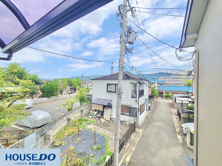 バルコニーからの心地よい風と解放感あふれる眺望!周辺の街並みや緑豊かな風景を見渡せ、日常に癒やしを与えてくれます♪日当たり・通風ともに良好で気分爽快☆