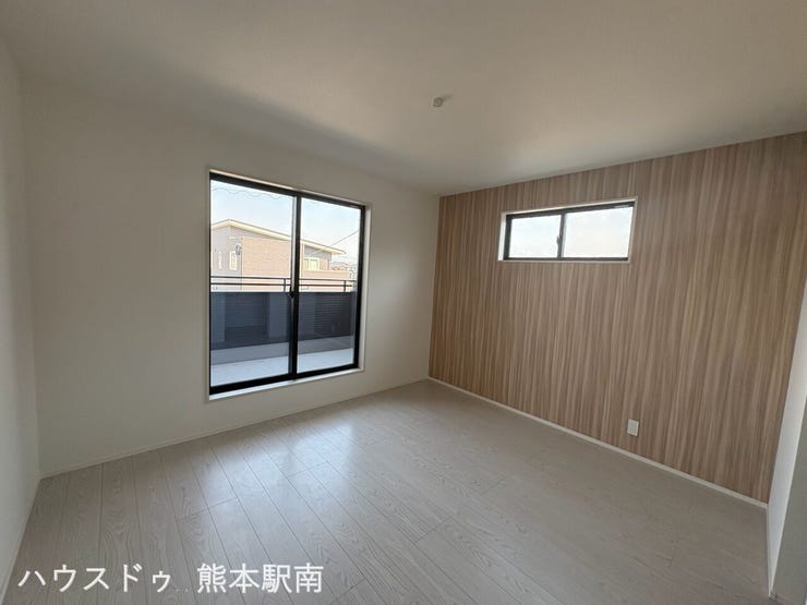 明るい光が差し込み空間の雰囲気まで明るくしてくれます