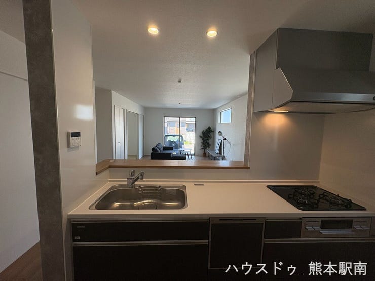 オープンキッチンになっていてご家族の笑顔を見ながら作業ができる空間です