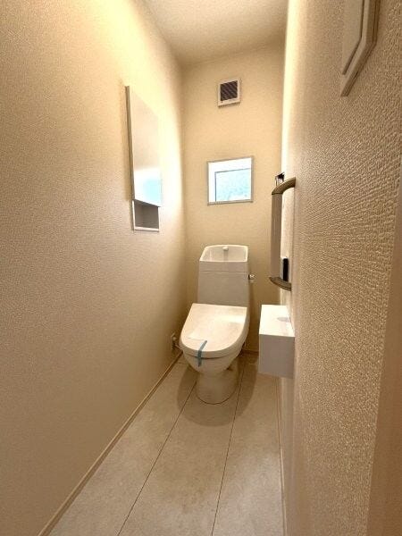 トイレは1階と2階にそれぞれあり、便利です。