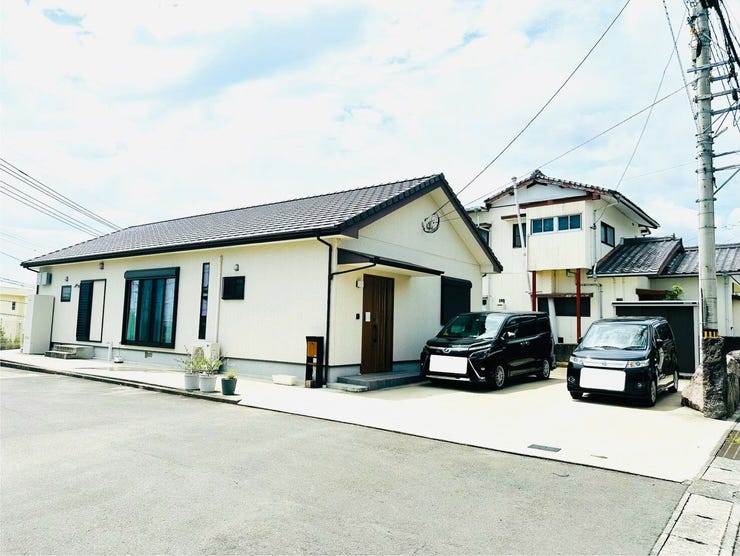 【外観】
島原市新山3丁目4LDK築4年太陽光付きオール電化平屋住宅