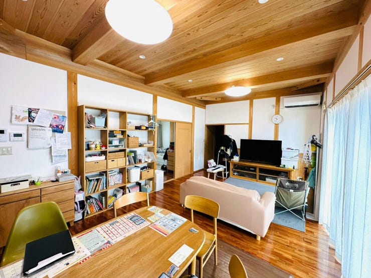 広々したリビングダイニング家族団らんゆったり出来そうです。