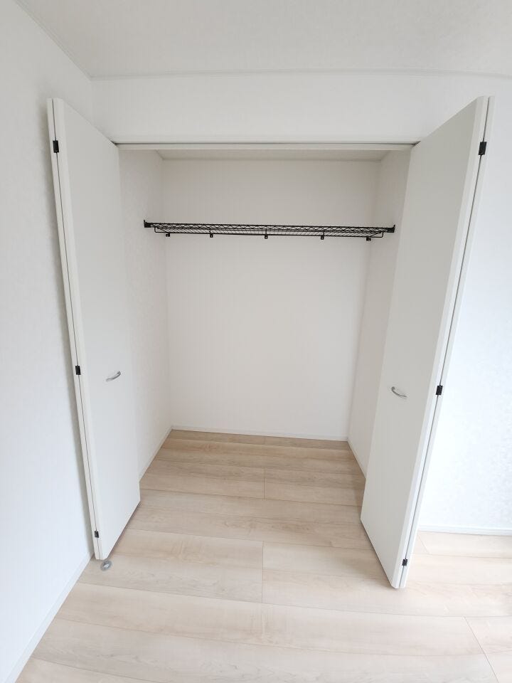 すべての洋室には、たっぷり収納できる大型クローゼットが設置してあります。(同社施工例)