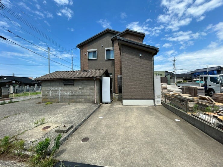 【外観】
2019年築の4LDK洋風住宅。駐車3台可能です。