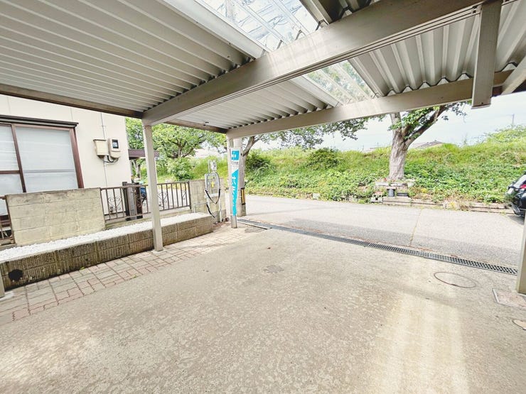 駐車場は並列2台可能です。