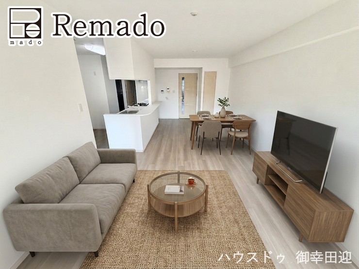 【リビング】
■家族の笑顔が集う中心地■お気に入りの家具を迎え、窓からは心地の良い光が差し込みます。※CGで家具を配置しています。