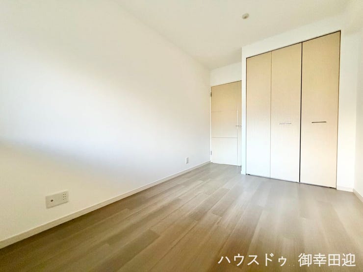 ■洋室②■寝室、書斎、趣味の部屋。家族の成長やライフスタイルに合わせ、様々な使い方ができる快適な空間です。